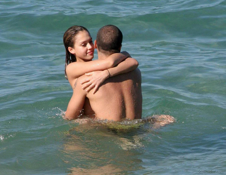 Раздетая Джессика Альба